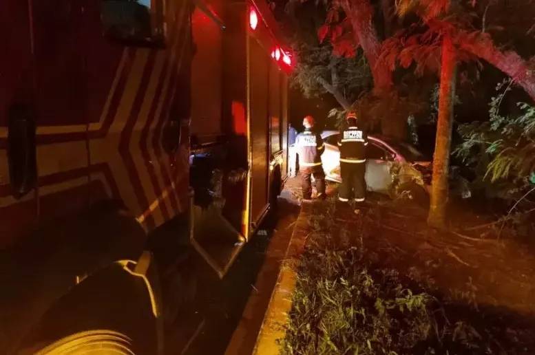 Mulher morre e duas pessoas ficam feridas após acidente