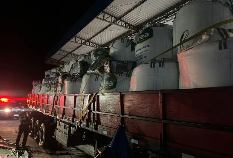 Polícia Federal apreende 370 quilos de drogas em caminhão