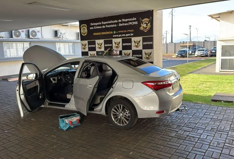 Defron prende mulher com maconha e munições de fuzil dentro do carro