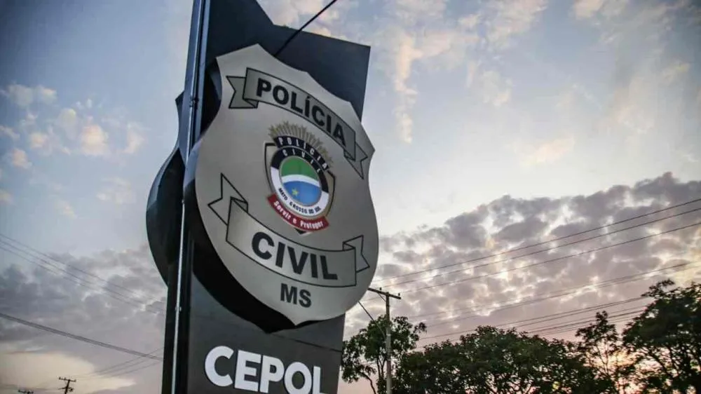 Pedreiro que tentou matar faxineiro com chave de fenda é solto com tornozeleira eletrônica