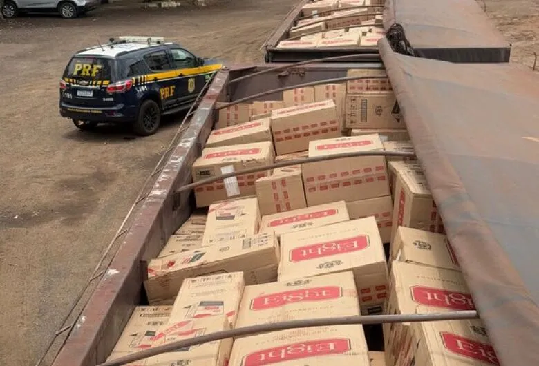 Caminhão é apreendido transportando 600 mil maços de cigarros