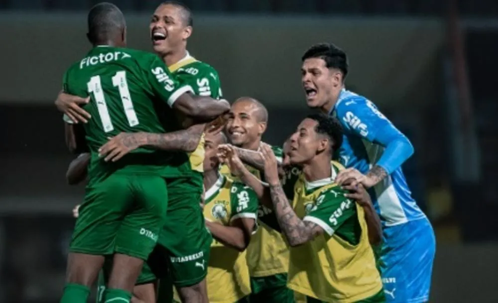 Palmeiras supera Vitória nos pênaltis com nova polêmica na Copinha e encara Flamengo-SP