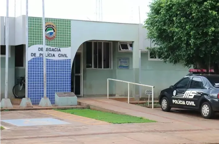 Homem de 38 anos é baleado pela ex-companheira em via pública