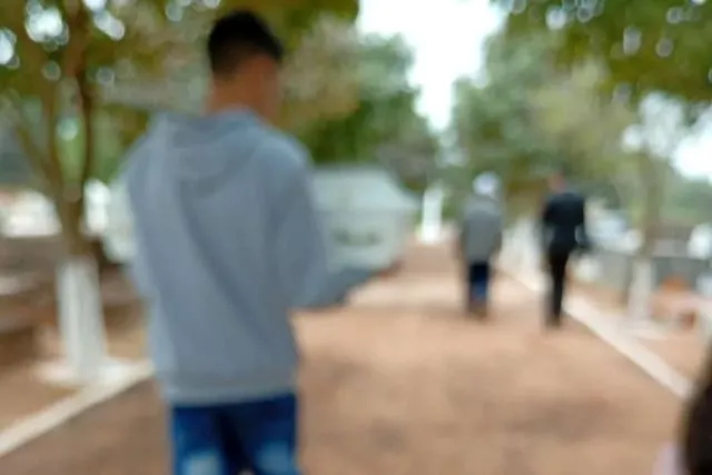 Sepultamento de bebê encontrado em lixeira em Ponta Porã é marcado por emoção