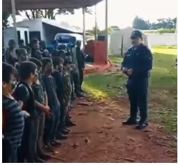Policiais do 4º BPM realizam visita e levam mensagem de incentivo a Agentes Mirins em Ponta Porã