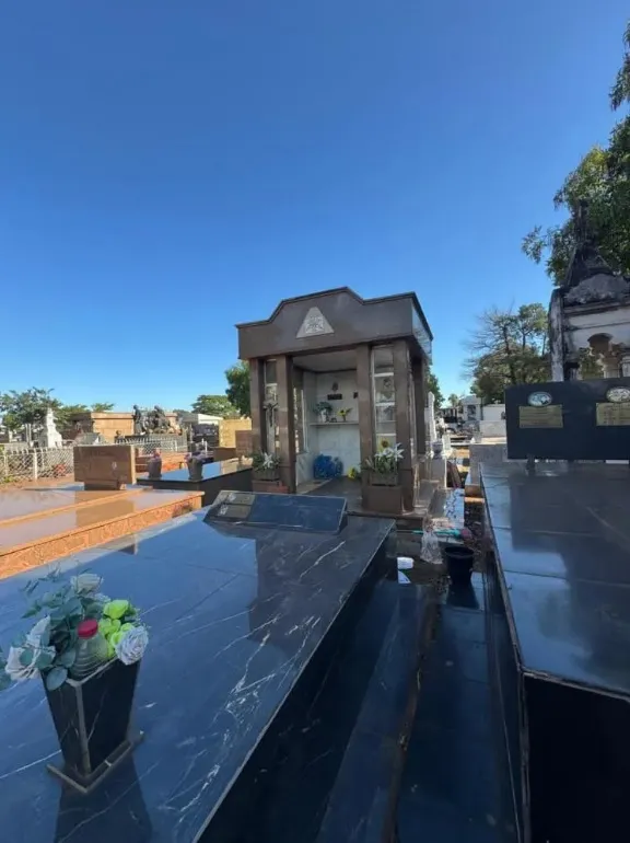 Família denuncia furto de porta de túmulo em cemitério de Ponta Porã