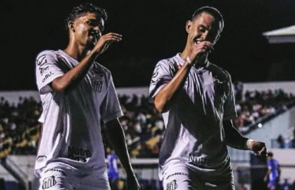 Santos leva susto, mas vence a segunda seguida na Copinha e se garante no mata-mata