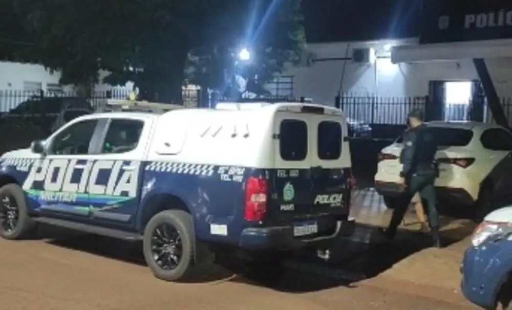 Homem é esfaqueado na frente de casa por colega de trabalho durante discussão