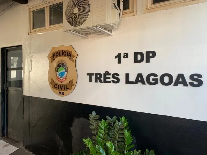 Namorado 'valentão' é flagrado agredindo mulher em conveniência